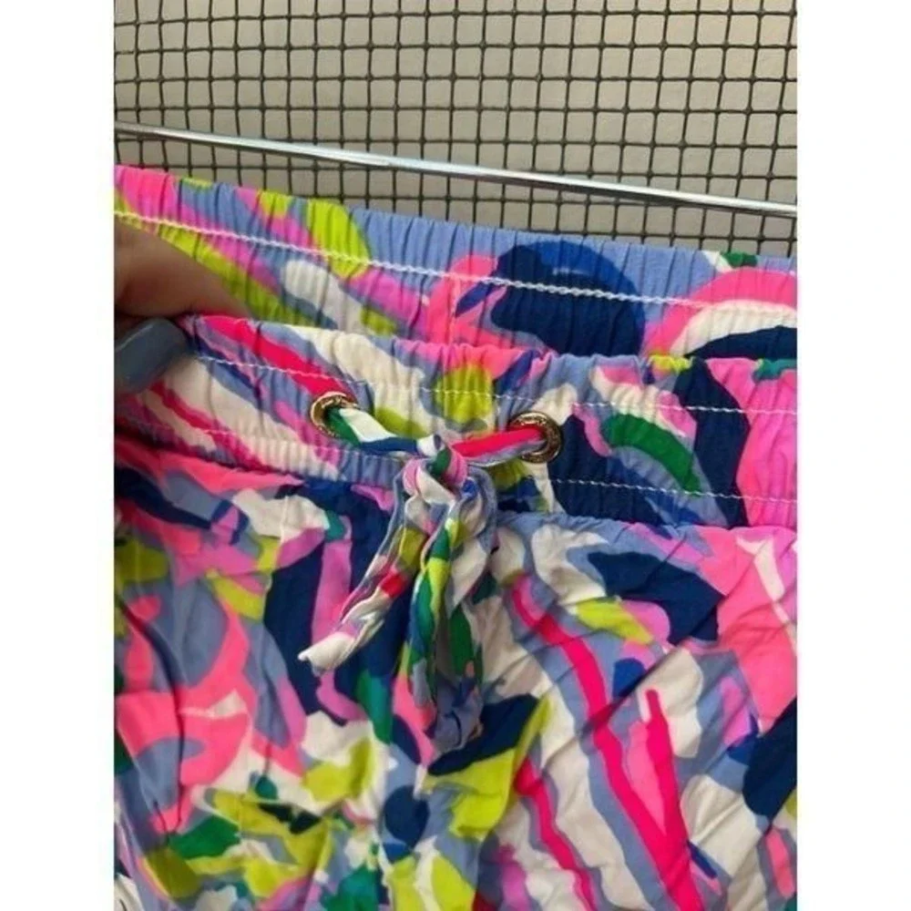 Lilly Pulitzer Katia Shorts Havin a Blast Sz medium Stretch Waist Rayon Colorful